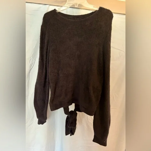 🖤 Open Backed Sweater 🖤 - Picture 2 of 3